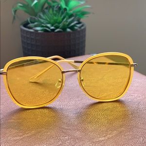 Fun yellow sunglasses!